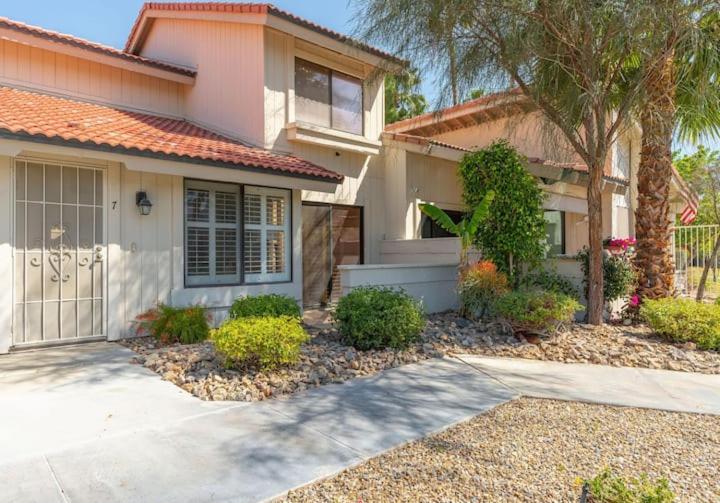 Modern Palm Springs Escape! Apartment Exterior photo